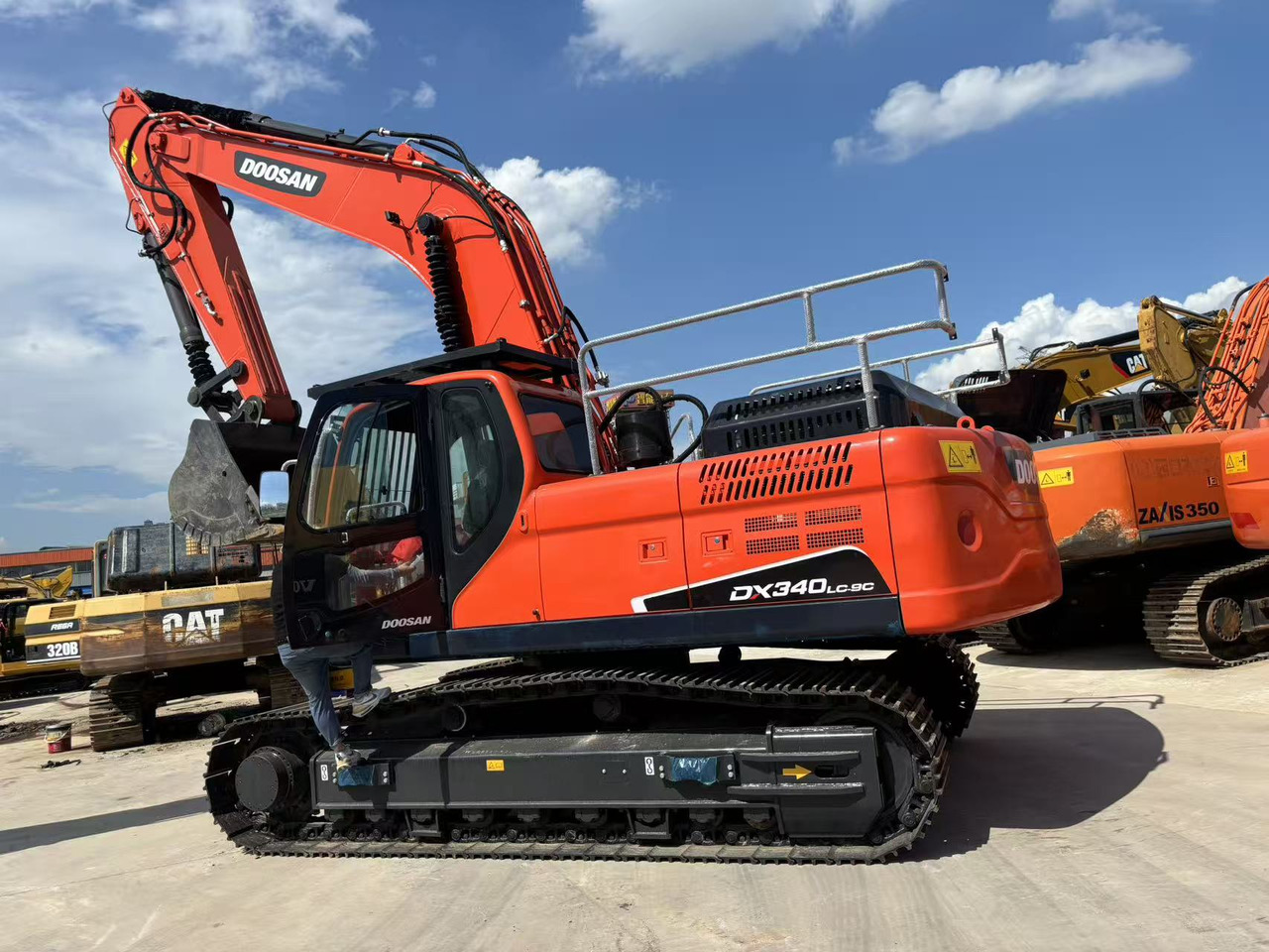 Doosan DX340 - Máy xúc: hình 2 Doosan DX340 - Máy xúc: hình 2