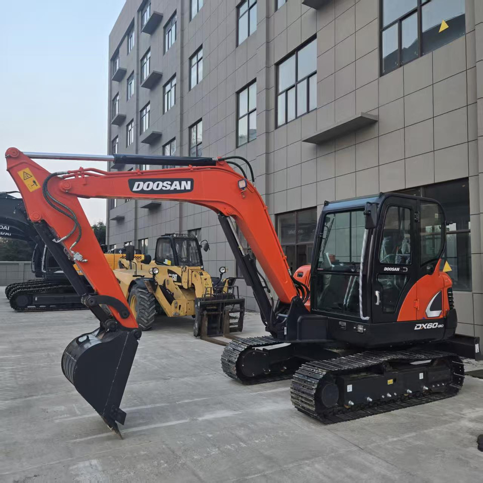 Doosan DX60 - Máy xúc mini: hình 3 Doosan DX60 - Máy xúc mini: hình 3