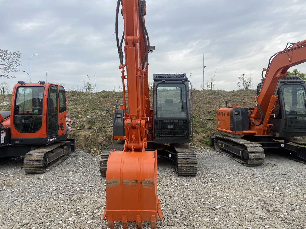 HITACHI ZX80 - Máy xúc mini: hình 5 HITACHI ZX80 - Máy xúc mini: hình 5