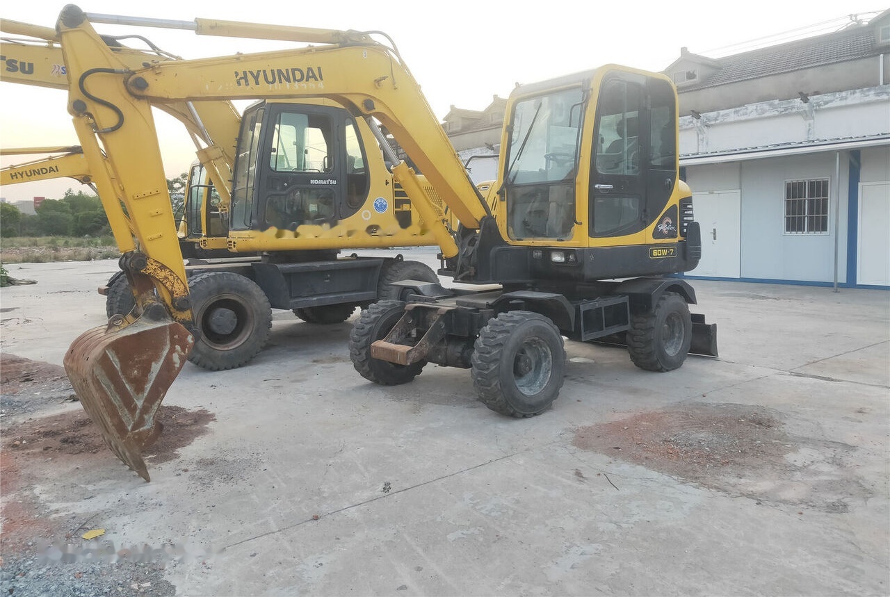 Hyundai R60W-7 - Máy xúc bánh lốp: hình 3 Hyundai R60W-7 - Máy xúc bánh lốp: hình 3