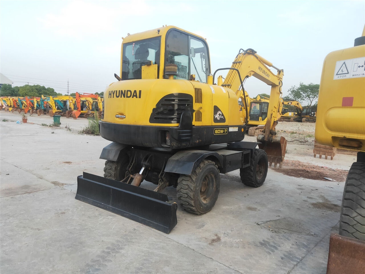 Hyundai R60W-7 - Máy xúc bánh lốp: hình 1 Hyundai R60W-7 - Máy xúc bánh lốp: hình 1