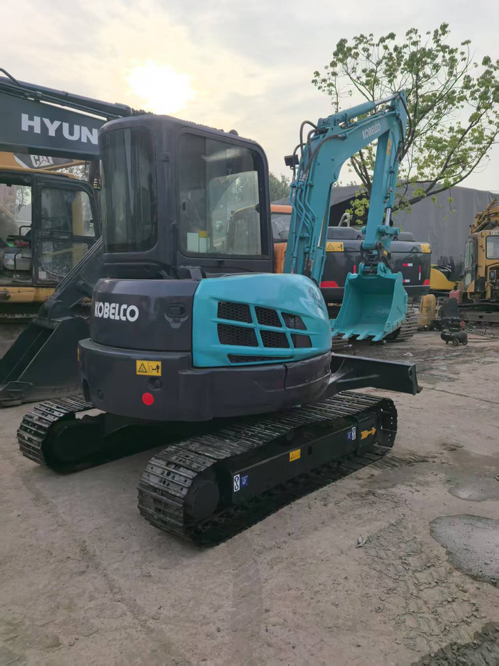 KOBELCO SK55 - Máy xúc mini: hình 4 KOBELCO SK55 - Máy xúc mini: hình 4