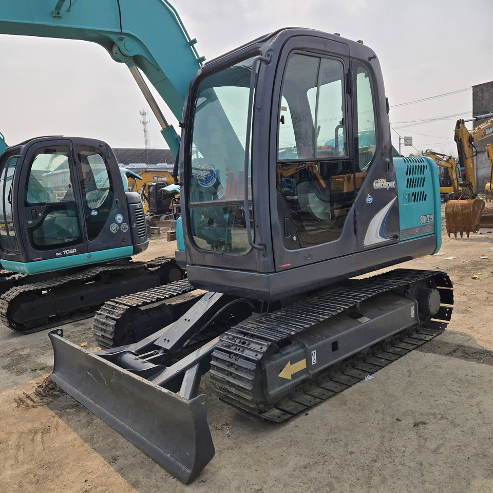 KOBELCO SK75 - Máy xúc mini: hình 4 KOBELCO SK75 - Máy xúc mini: hình 4