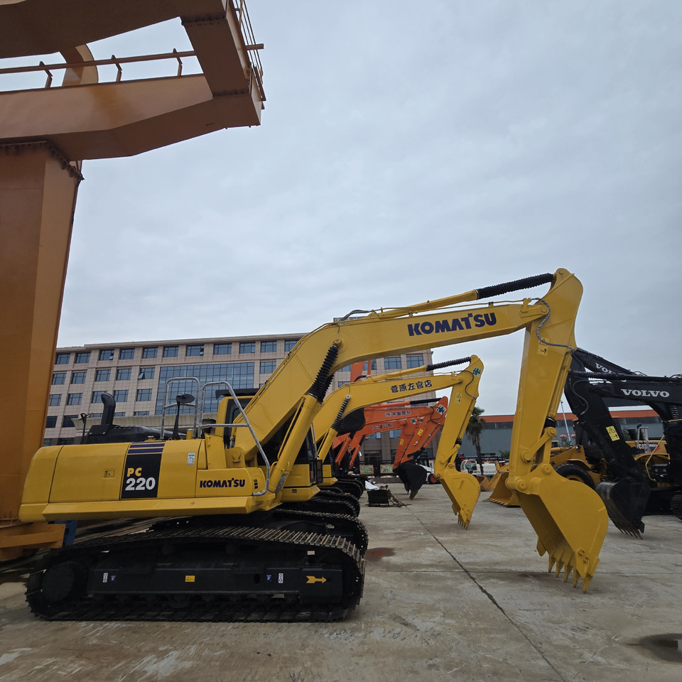 KOMATSU PC220-8 - Máy xúc: hình 4 KOMATSU PC220-8 - Máy xúc: hình 4