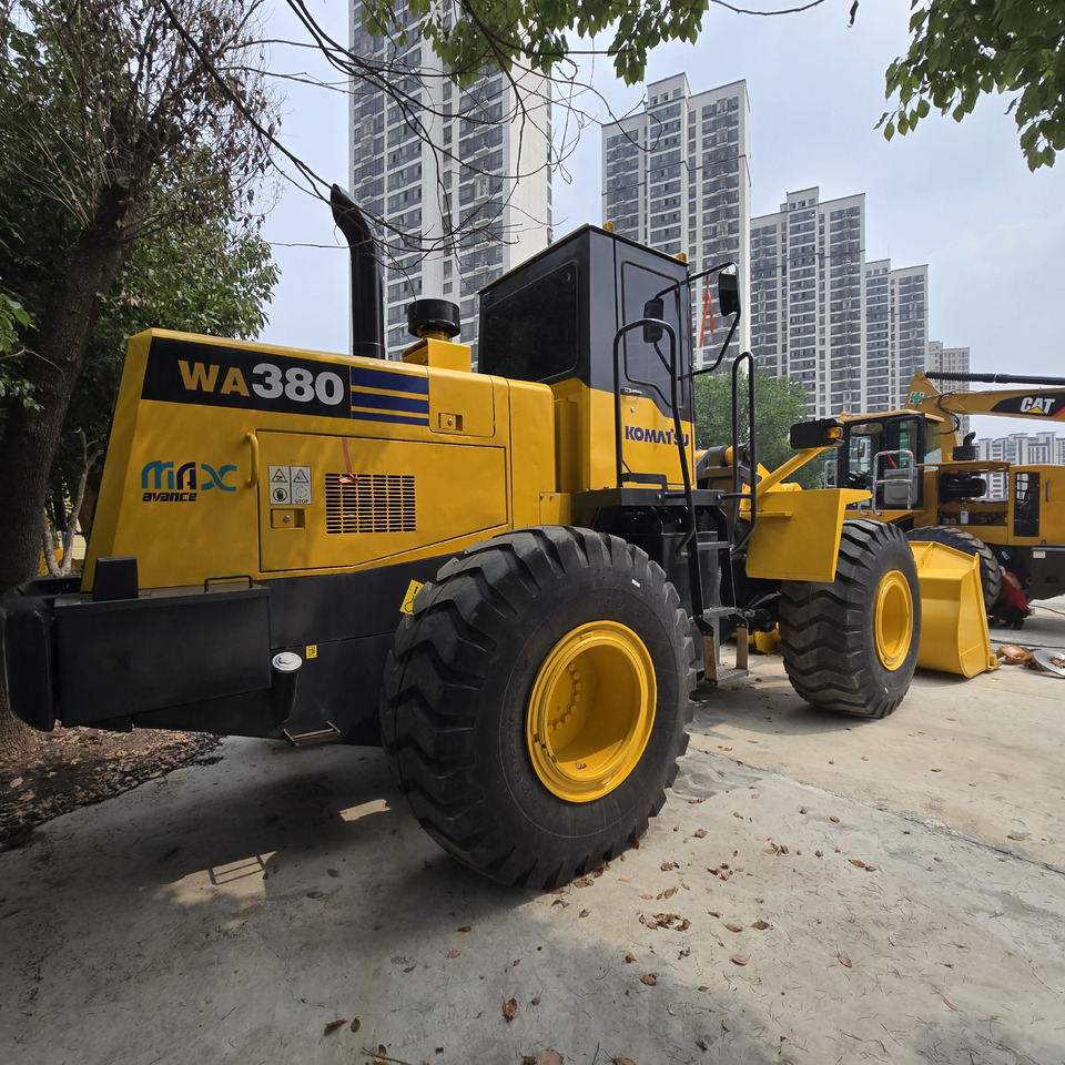 KOMATSU WA380 - Máy xúc lật bánh lốp: hình 3 KOMATSU WA380 - Máy xúc lật bánh lốp: hình 3