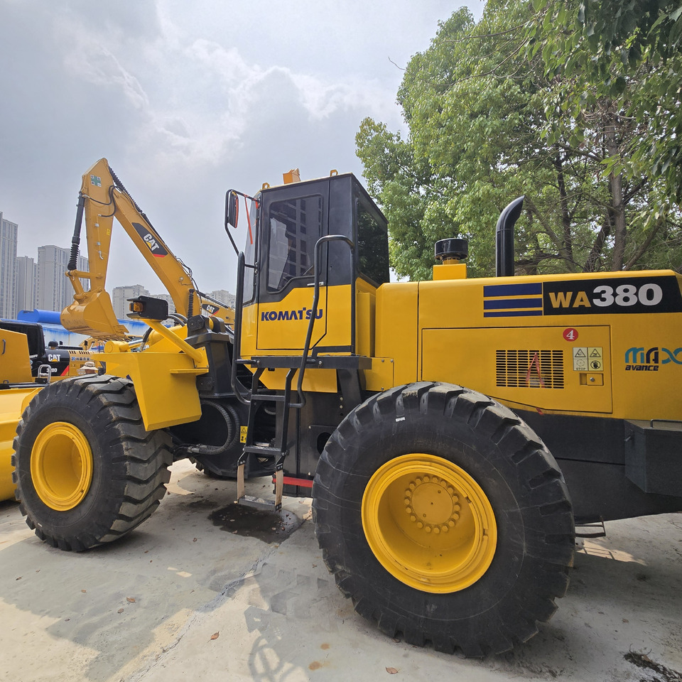 KOMATSU WA380 - Máy xúc lật bánh lốp: hình 1 KOMATSU WA380 - Máy xúc lật bánh lốp: hình 1