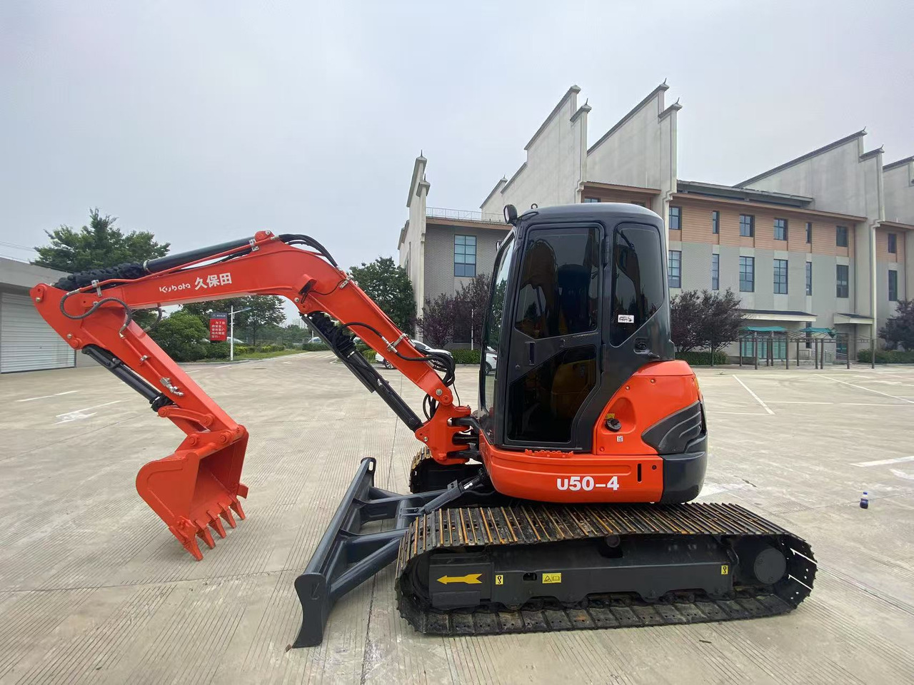 KUBOTA U50 - Máy xúc mini: hình 1 KUBOTA U50 - Máy xúc mini: hình 1