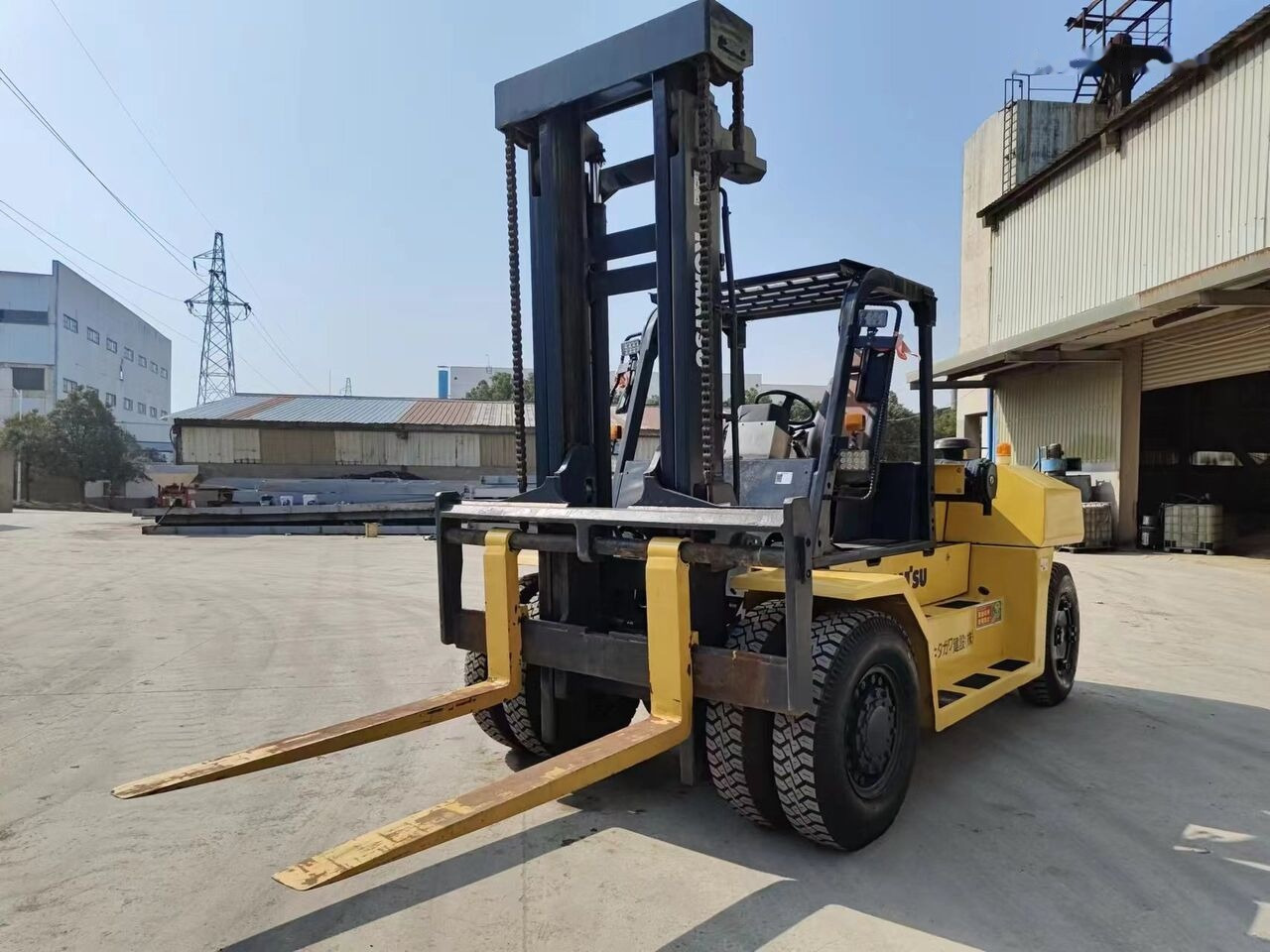 Komatsu FD150 - Xe nâng diesel: hình 1 Komatsu FD150 - Xe nâng diesel: hình 1