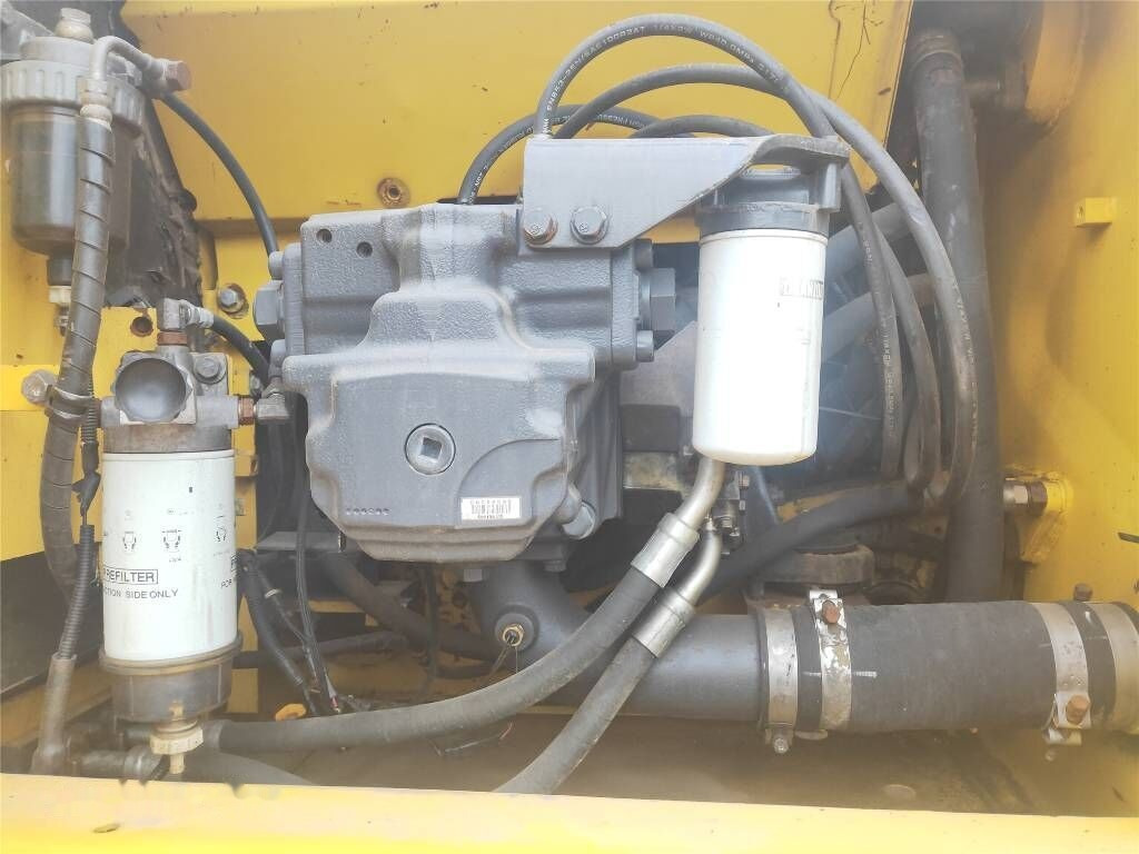 Komatsu PC210-8 - Máy xúc bánh xích: hình 4 Komatsu PC210-8 - Máy xúc bánh xích: hình 4