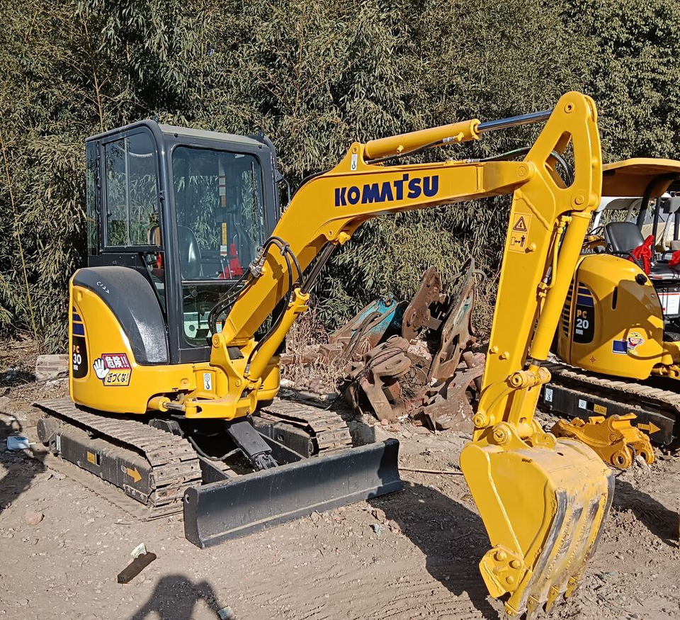 Komatsu PC30MR - Máy xúc mini: hình 4 Komatsu PC30MR - Máy xúc mini: hình 4