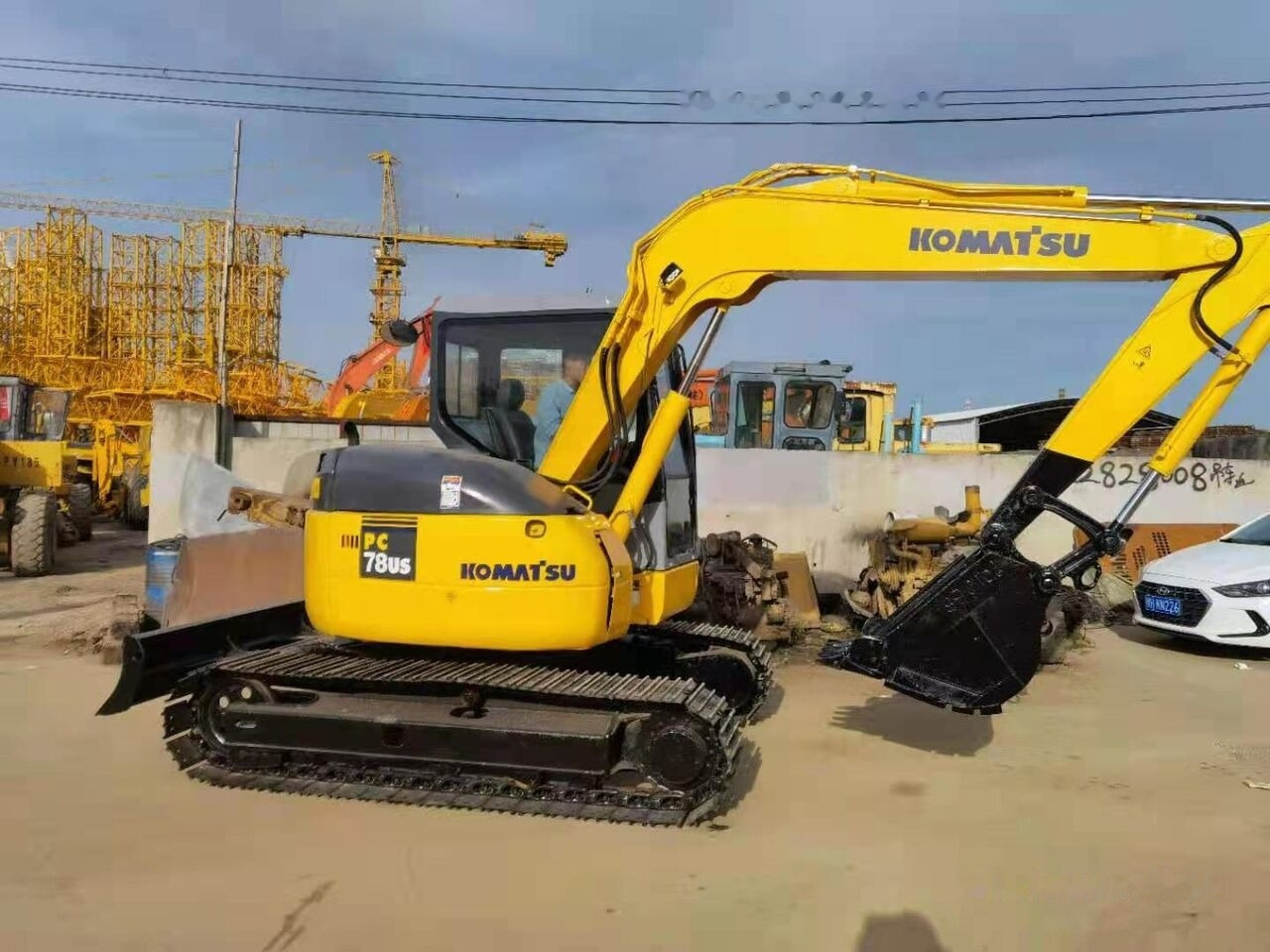 Komatsu PC78US - Máy xúc mini: hình 1 Komatsu PC78US - Máy xúc mini: hình 1