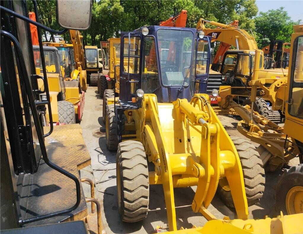 Komatsu WA300 - Máy xúc lật bánh lốp: hình 2 Komatsu WA300 - Máy xúc lật bánh lốp: hình 2