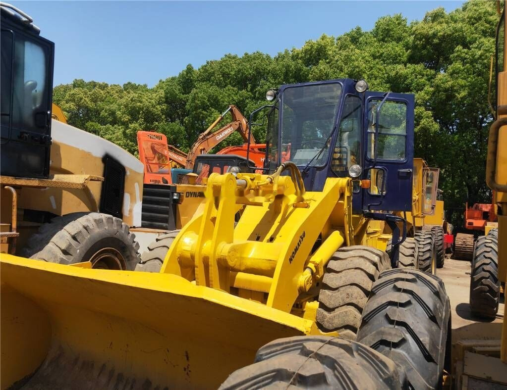 Komatsu WA300 - Máy xúc lật bánh lốp: hình 5 Komatsu WA300 - Máy xúc lật bánh lốp: hình 5