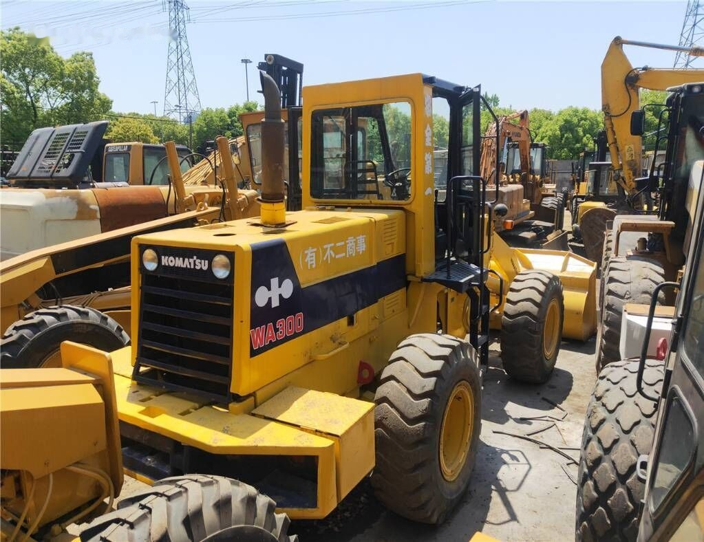 Komatsu WA300 - Máy xúc lật bánh lốp: hình 4 Komatsu WA300 - Máy xúc lật bánh lốp: hình 4