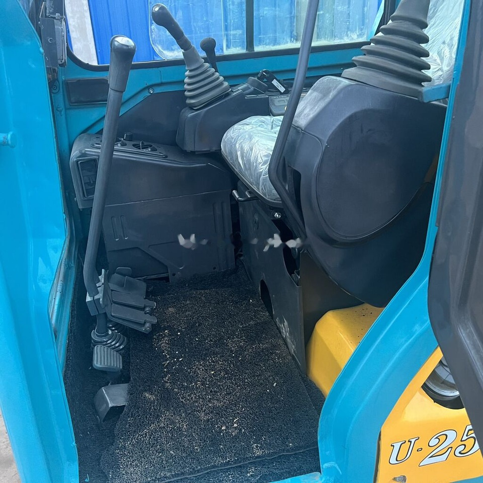 Kubota U25S - Máy xúc bánh xích: hình 4 Kubota U25S - Máy xúc bánh xích: hình 4