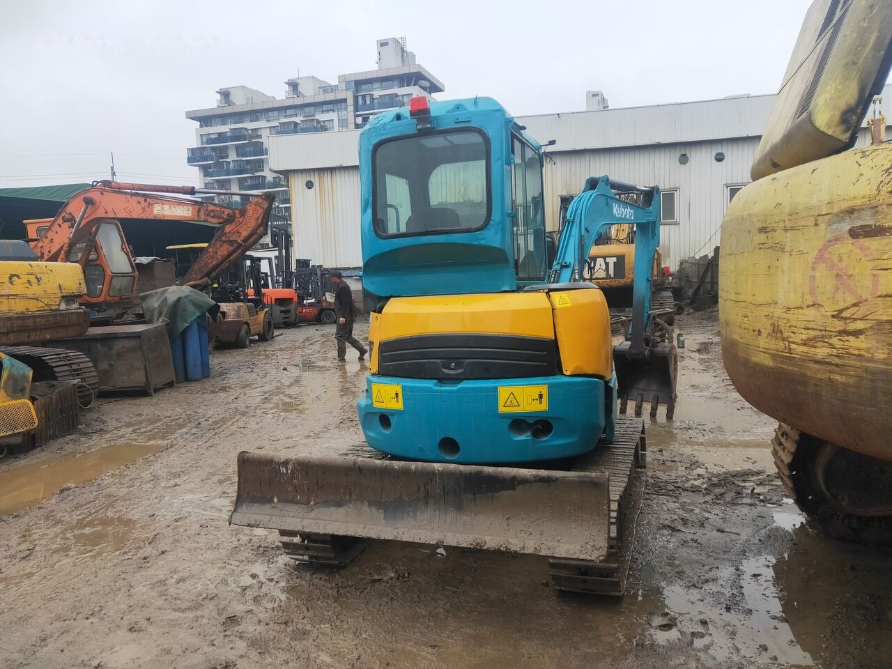 Kubota U35 - Máy xúc mini: hình 4 Kubota U35 - Máy xúc mini: hình 4