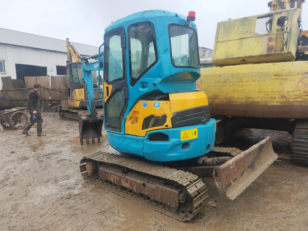 Kubota U35 - Máy xúc mini: hình 5 Kubota U35 - Máy xúc mini: hình 5