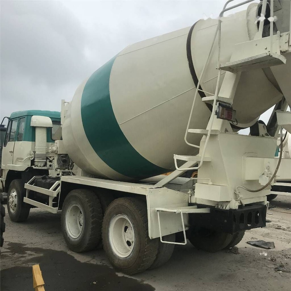 Mitsubishi FV415J - Xe trộn bê tông: hình 3 Mitsubishi FV415J - Xe trộn bê tông: hình 3