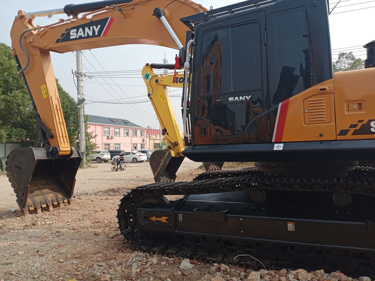 Sany 365H - Máy xúc bánh xích: hình 2 Sany 365H - Máy xúc bánh xích: hình 2