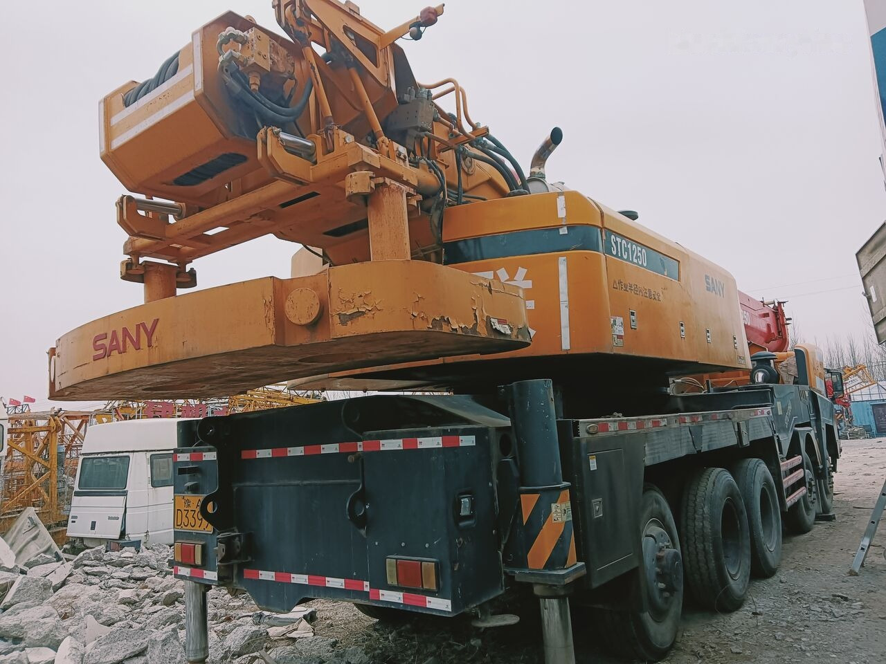 Sany STC1250 - Cẩu bánh lốp: hình 3 Sany STC1250 - Cẩu bánh lốp: hình 3