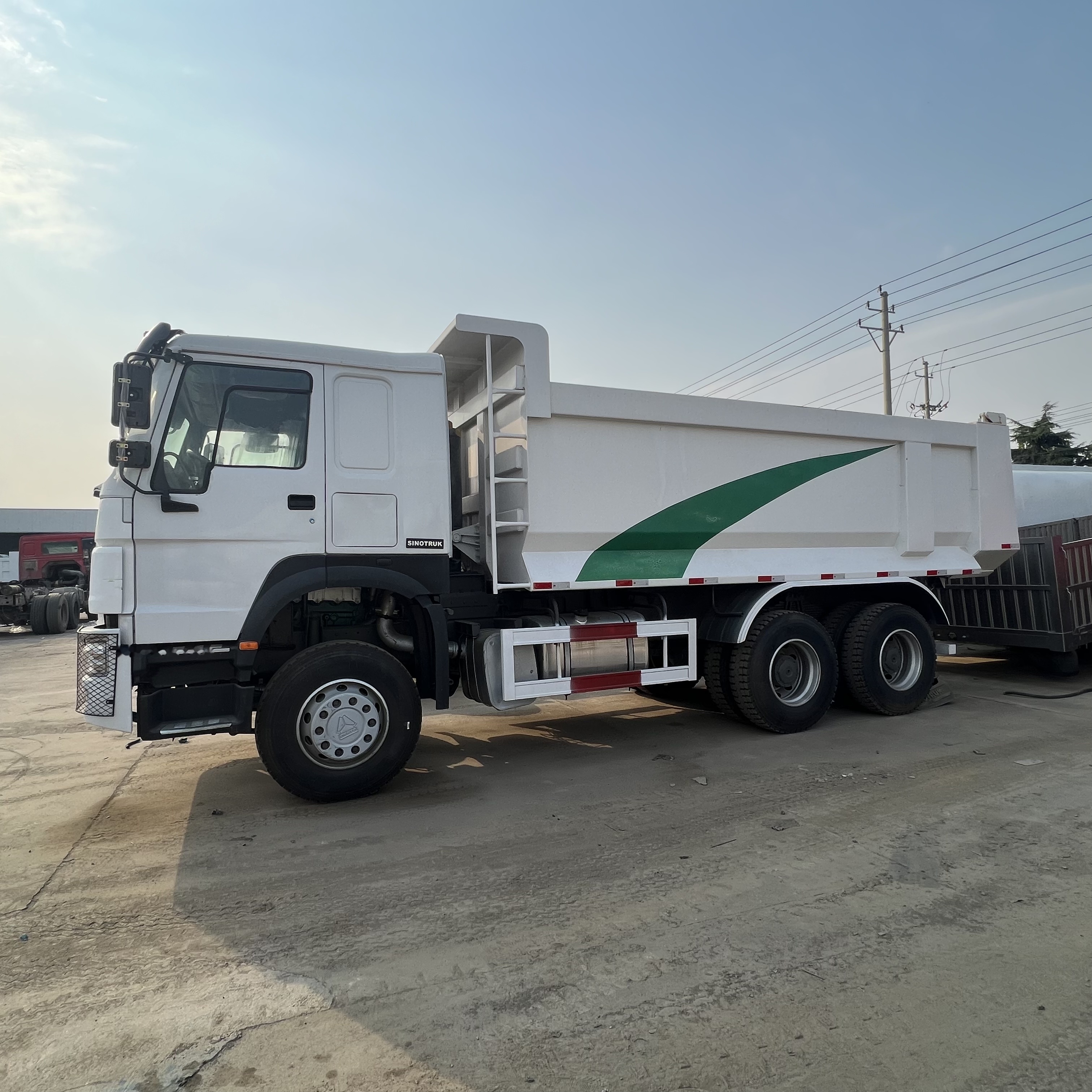 Xe ben Sinotruk HOWO 371 6*4 Dump truck: hình 8 Xe ben Sinotruk HOWO 371 6*4 Dump truck: hình 8