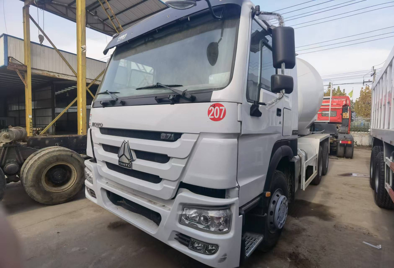 Xe trộn bê tông Sinotruk HOWO 371 Concrete mixer truck: hình 8 Xe trộn bê tông Sinotruk HOWO 371 Concrete mixer truck: hình 8