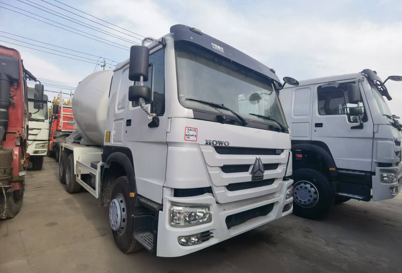 Xe trộn bê tông Sinotruk HOWO 371 Concrete mixer truck: hình 6 Xe trộn bê tông Sinotruk HOWO 371 Concrete mixer truck: hình 6