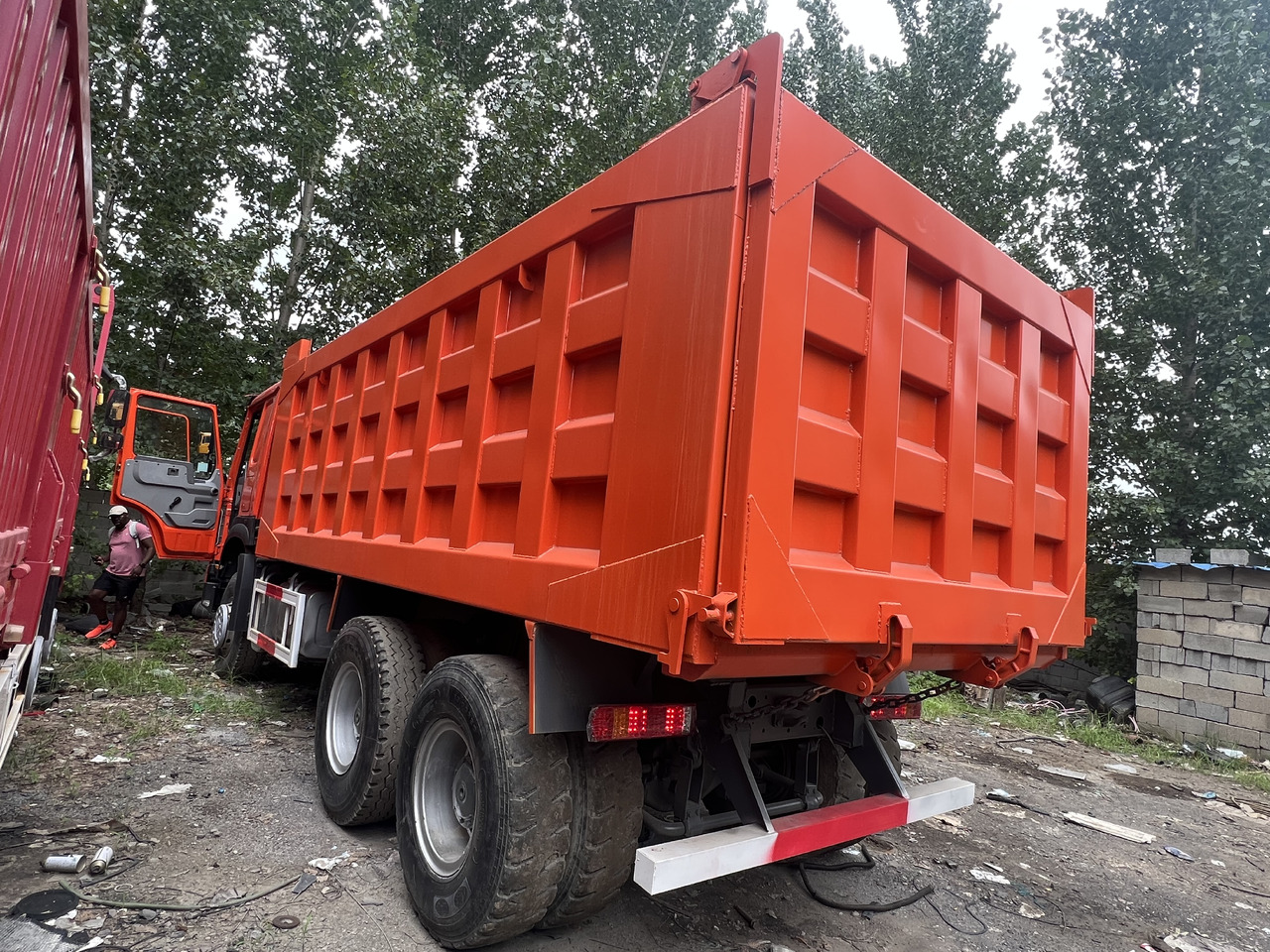 Sinotruk HOWO 371 - Xe ben đổ mini: hình 3 Sinotruk HOWO 371 - Xe ben đổ mini: hình 3