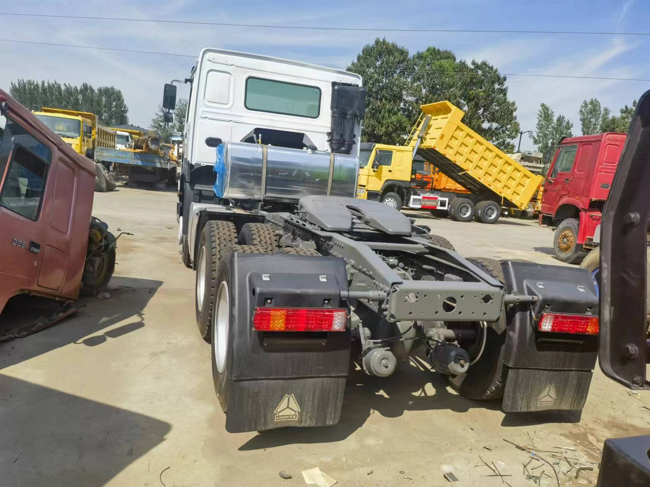 Sinotruk HOWO 375 tractor - Xe ben đổ mini: hình 2 Sinotruk HOWO 375 tractor - Xe ben đổ mini: hình 2