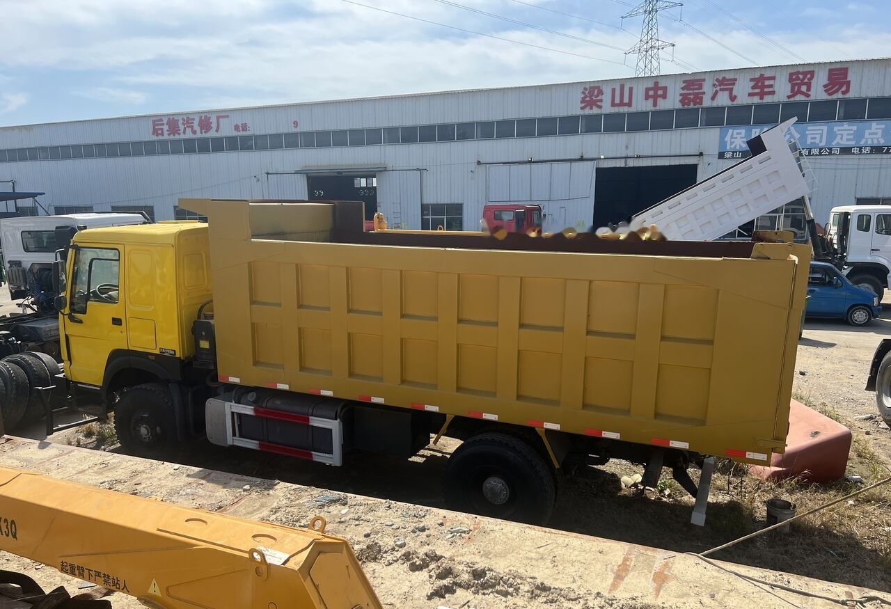 Sinotruk HOWO 4*2 Dump truck - Xe ben: hình 1 Sinotruk HOWO 4*2 Dump truck - Xe ben: hình 1