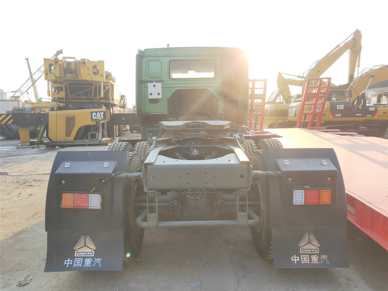 Sinotruk HOWO 420 tractor - Xe ben đổ mini: hình 4 Sinotruk HOWO 420 tractor - Xe ben đổ mini: hình 4