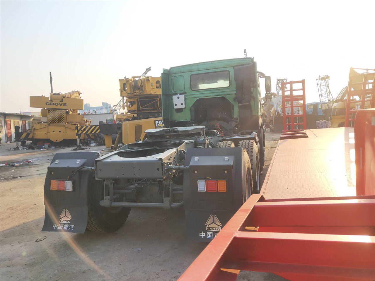 Sinotruk HOWO 420 tractor - Xe ben đổ mini: hình 3 Sinotruk HOWO 420 tractor - Xe ben đổ mini: hình 3