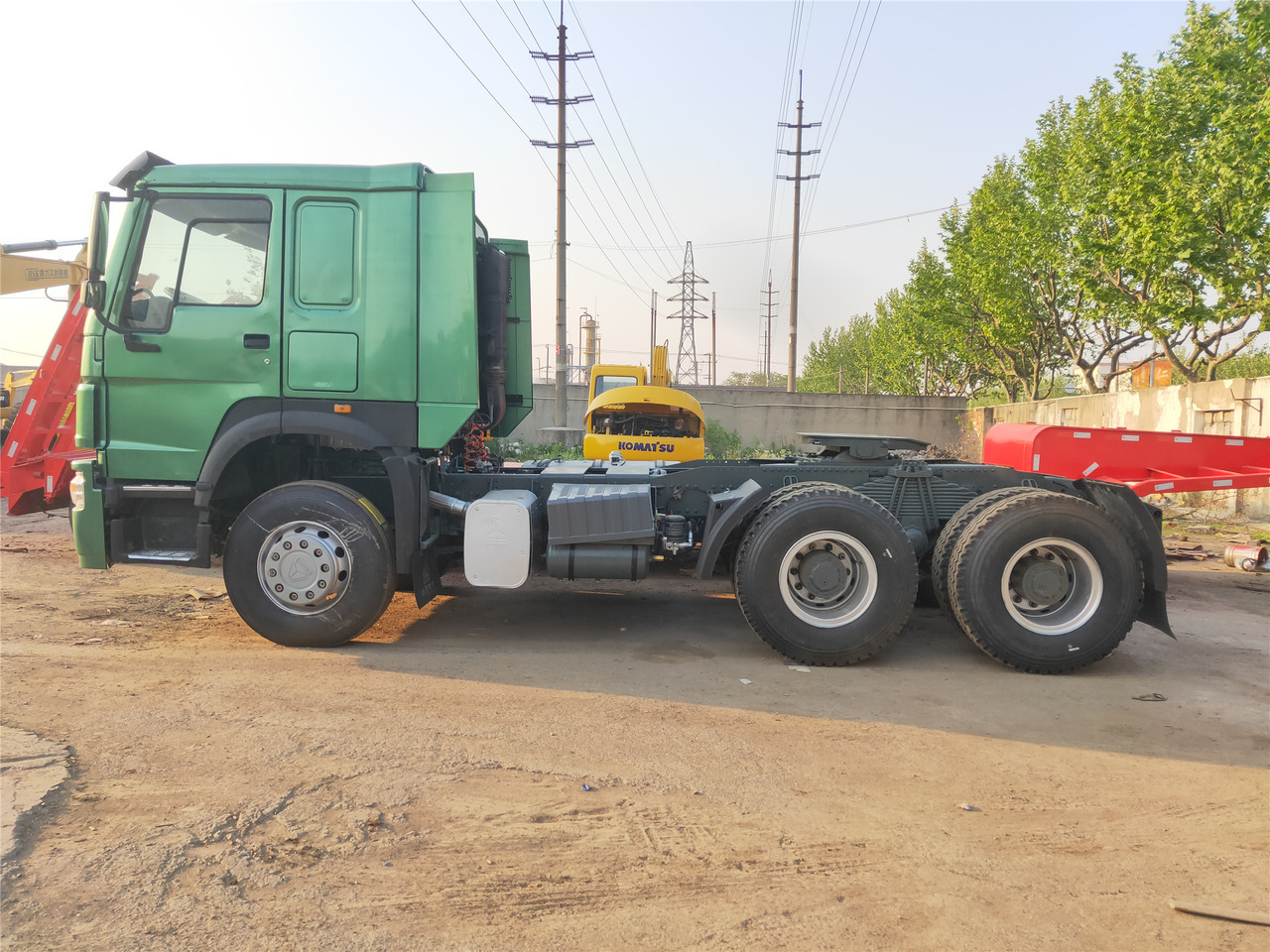 Sinotruk HOWO 420 tractor - Xe ben đổ mini: hình 5 Sinotruk HOWO 420 tractor - Xe ben đổ mini: hình 5
