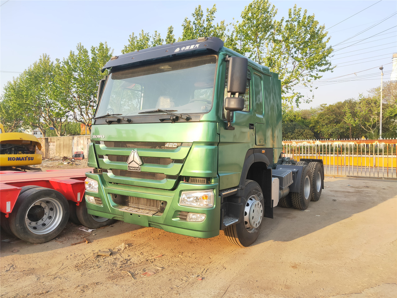 Sinotruk HOWO 420 tractor - Xe ben đổ mini: hình 1 Sinotruk HOWO 420 tractor - Xe ben đổ mini: hình 1