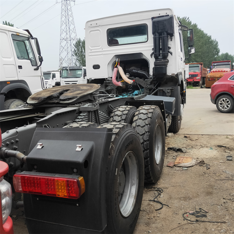 Sinotruk HOWO 420 tractor - Xe ben đổ mini: hình 2 Sinotruk HOWO 420 tractor - Xe ben đổ mini: hình 2