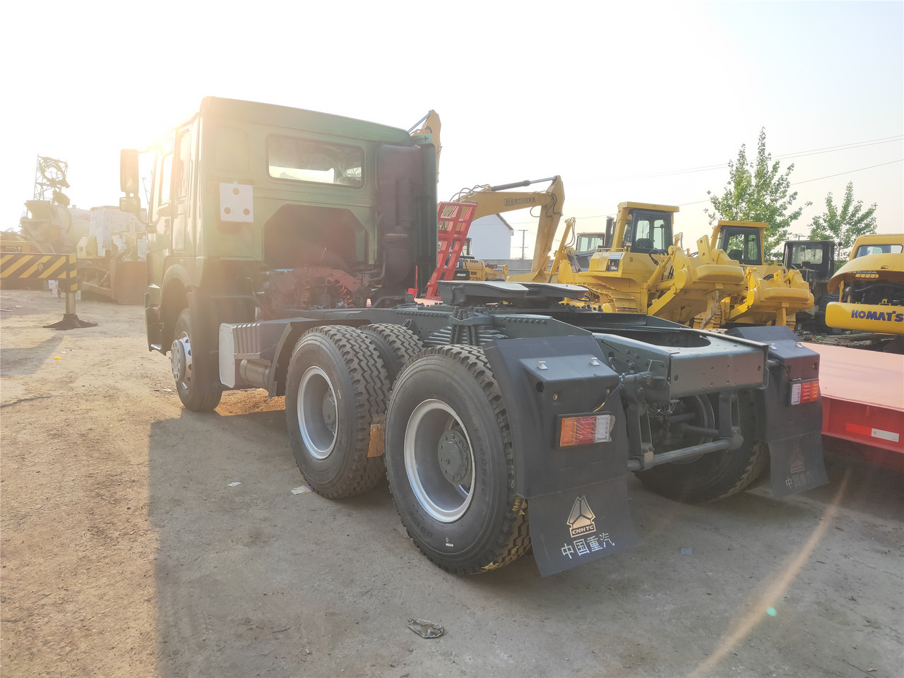 Sinotruk HOWO 420 tractor - Xe ben đổ mini: hình 2 Sinotruk HOWO 420 tractor - Xe ben đổ mini: hình 2