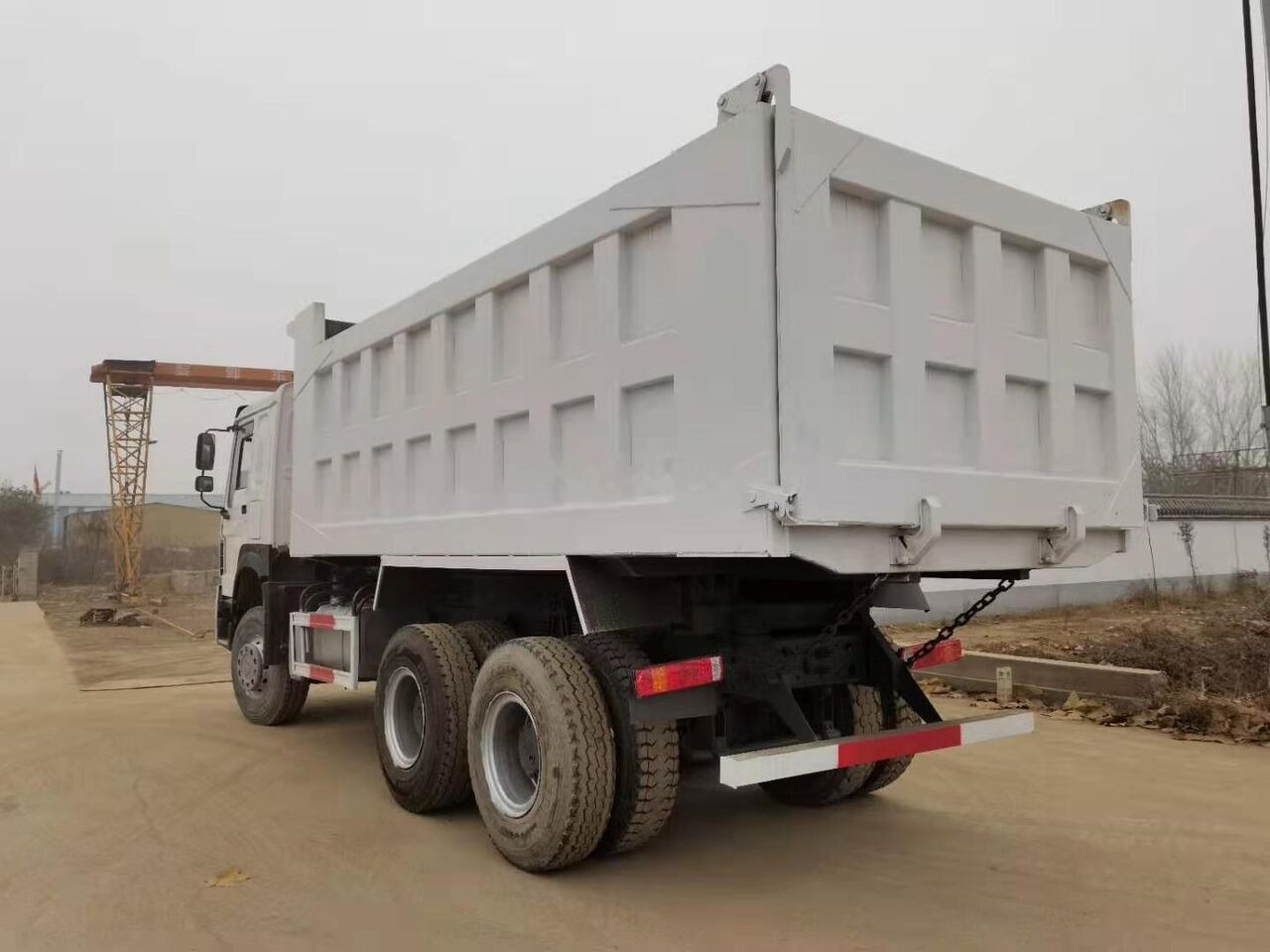 Sinotruk HOWO 6*4 Dump truck - Xe ben: hình 3 Sinotruk HOWO 6*4 Dump truck - Xe ben: hình 3