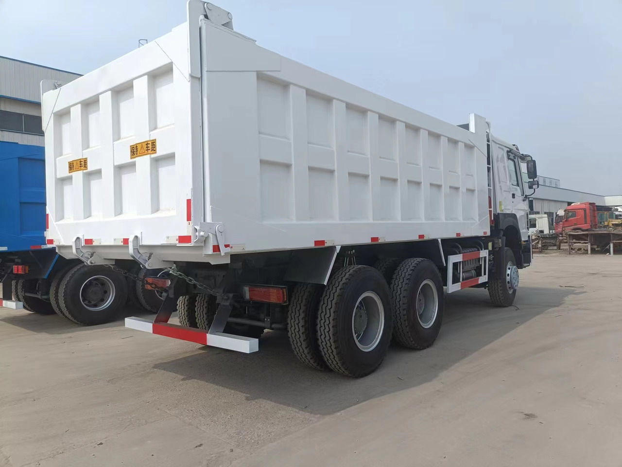 Sinotruk HOWO 6*4 Dump truck - Xe ben: hình 4 Sinotruk HOWO 6*4 Dump truck - Xe ben: hình 4