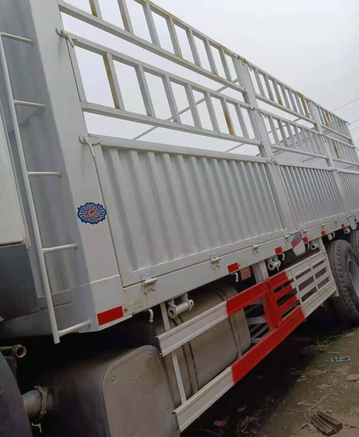 Sinotruk HOWO 6*4 - Xe tải thùng lửng/ Phẳng: hình 2 Sinotruk HOWO 6*4 - Xe tải thùng lửng/ Phẳng: hình 2
