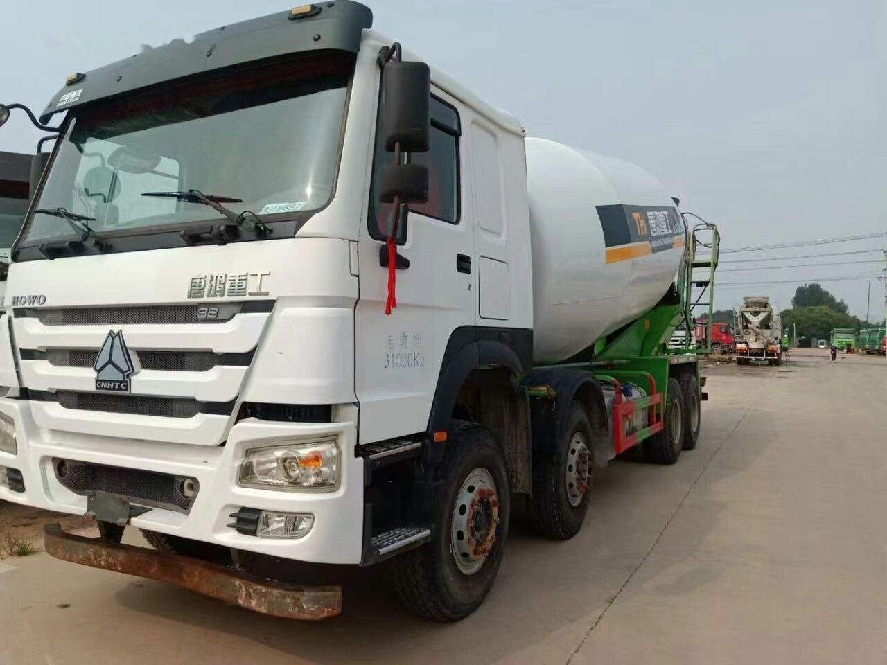Sinotruk HOWO 8*4 Concrete mixer truck - Xe trộn bê tông: hình 1 Sinotruk HOWO 8*4 Concrete mixer truck - Xe trộn bê tông: hình 1