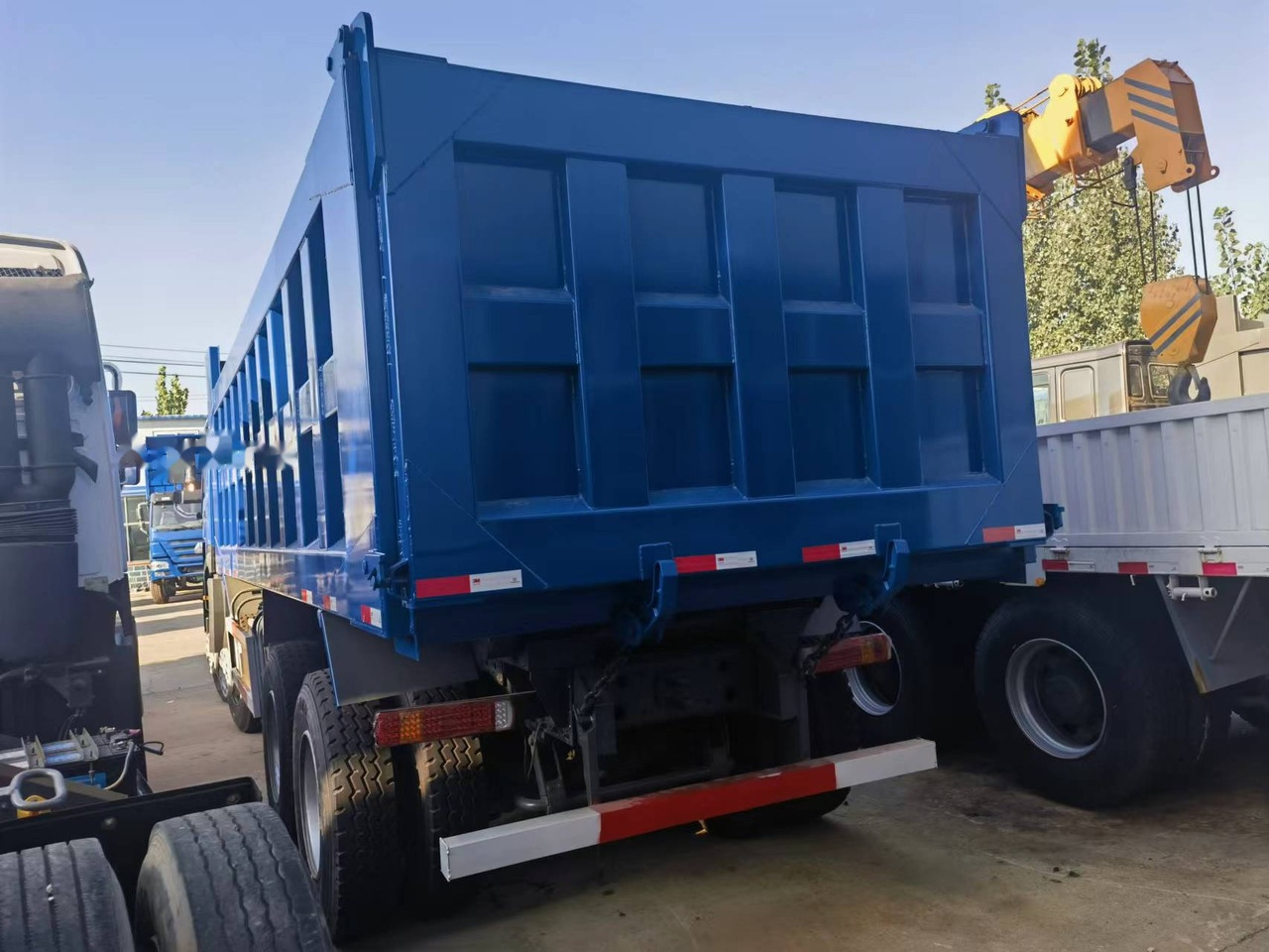 Sinotruk HOWO 8*4 Dump truck - Xe ben: hình 4 Sinotruk HOWO 8*4 Dump truck - Xe ben: hình 4