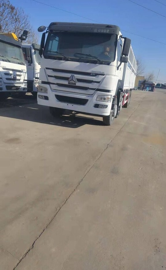Sinotruk HOWO 8*4 Dump truck - Xe tải thùng lửng/ Phẳng: hình 2 Sinotruk HOWO 8*4 Dump truck - Xe tải thùng lửng/ Phẳng: hình 2