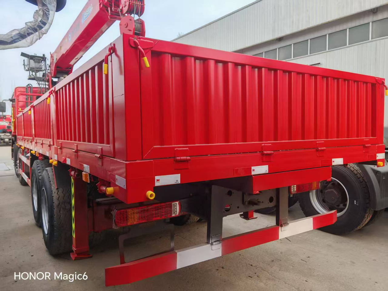 Sinotruk HOWO 8*4 Mobile crane - Cẩu bánh lốp: hình 4 Sinotruk HOWO 8*4 Mobile crane - Cẩu bánh lốp: hình 4