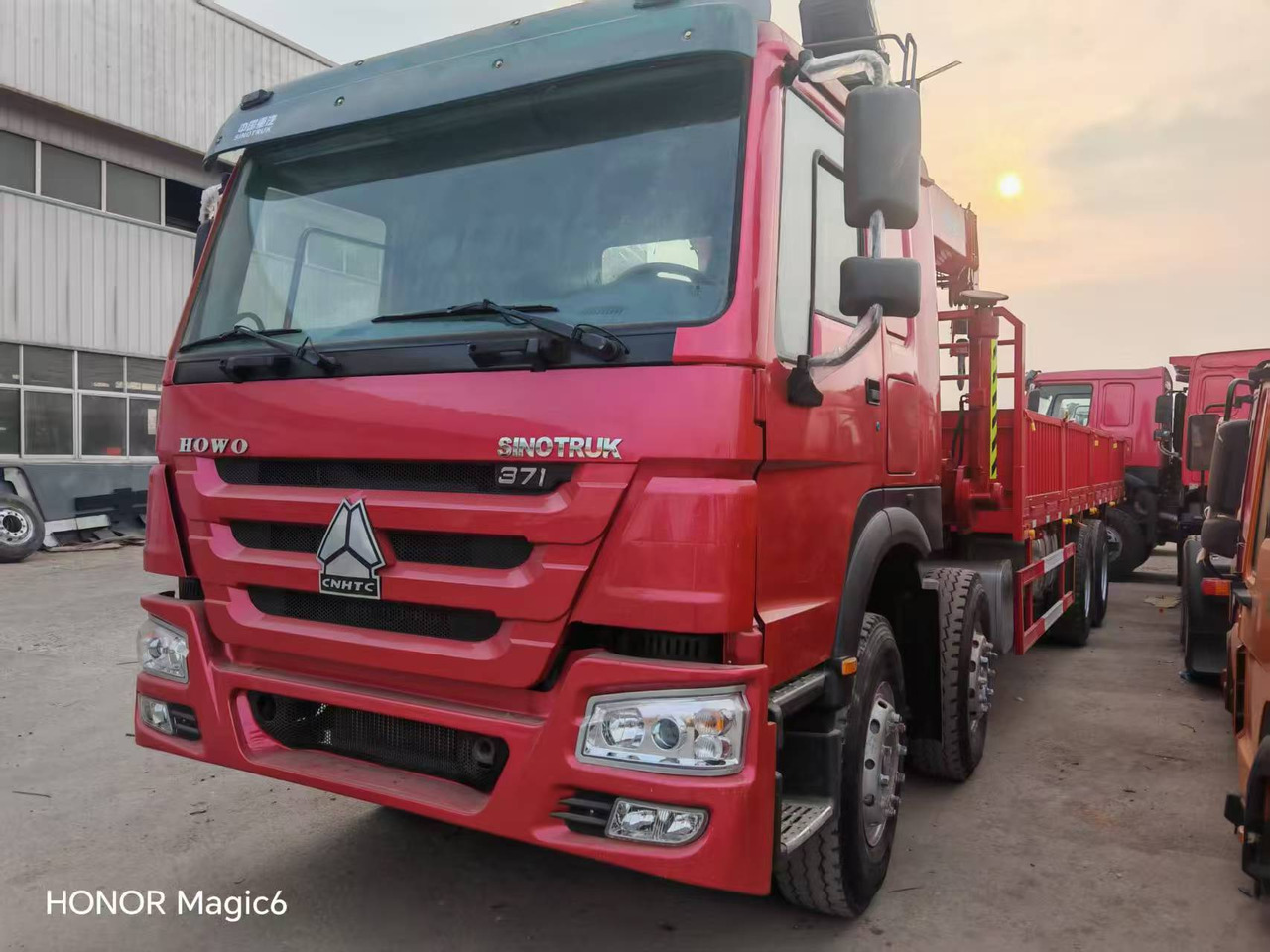 Sinotruk HOWO 8*4 Mobile crane - Cẩu bánh lốp: hình 3 Sinotruk HOWO 8*4 Mobile crane - Cẩu bánh lốp: hình 3