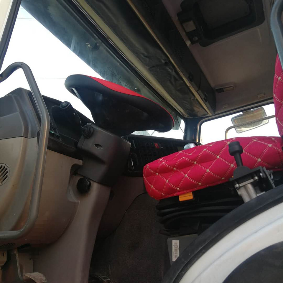 Sinotruk HOWO 8*4 dump truck - Xe ben đổ mini: hình 5 Sinotruk HOWO 8*4 dump truck - Xe ben đổ mini: hình 5