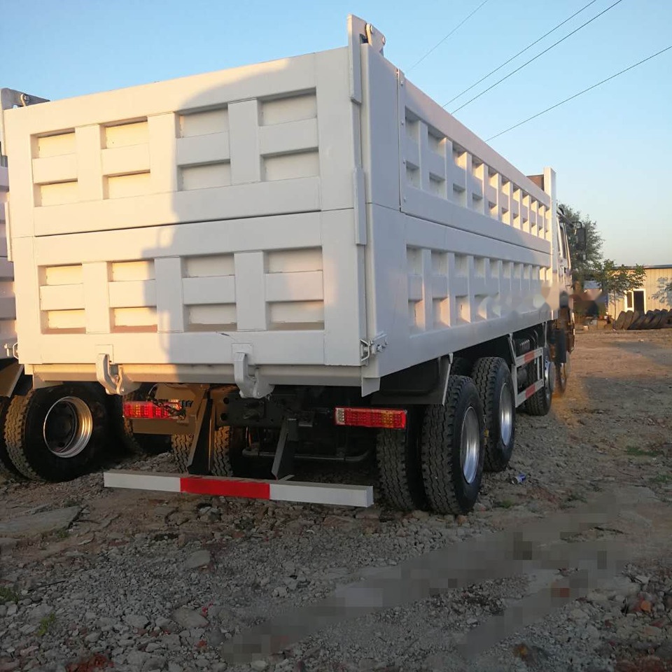 Sinotruk HOWO 8*4 dump truck - Xe ben đổ mini: hình 3 Sinotruk HOWO 8*4 dump truck - Xe ben đổ mini: hình 3