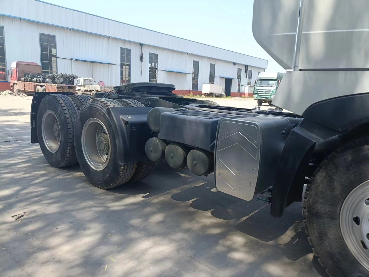 Sinotruk HOWO A7 tractor - Xe ben đổ mini: hình 5 Sinotruk HOWO A7 tractor - Xe ben đổ mini: hình 5