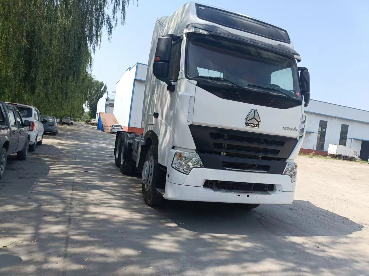 Sinotruk HOWO A7 tractor - Xe ben đổ mini: hình 3 Sinotruk HOWO A7 tractor - Xe ben đổ mini: hình 3