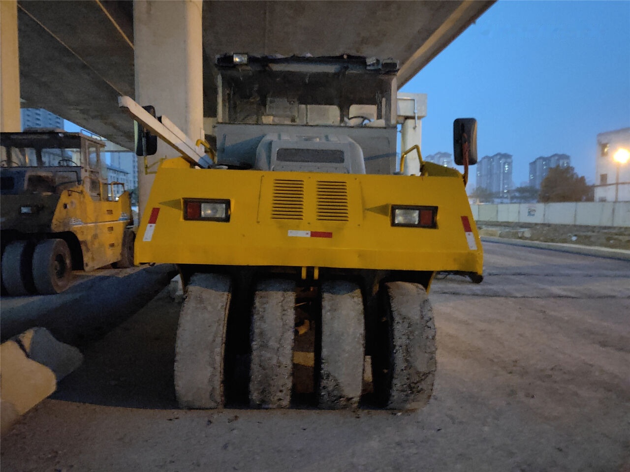 XCMG XP302 - Máy lăn khí nén: hình 1 XCMG XP302 - Máy lăn khí nén: hình 1