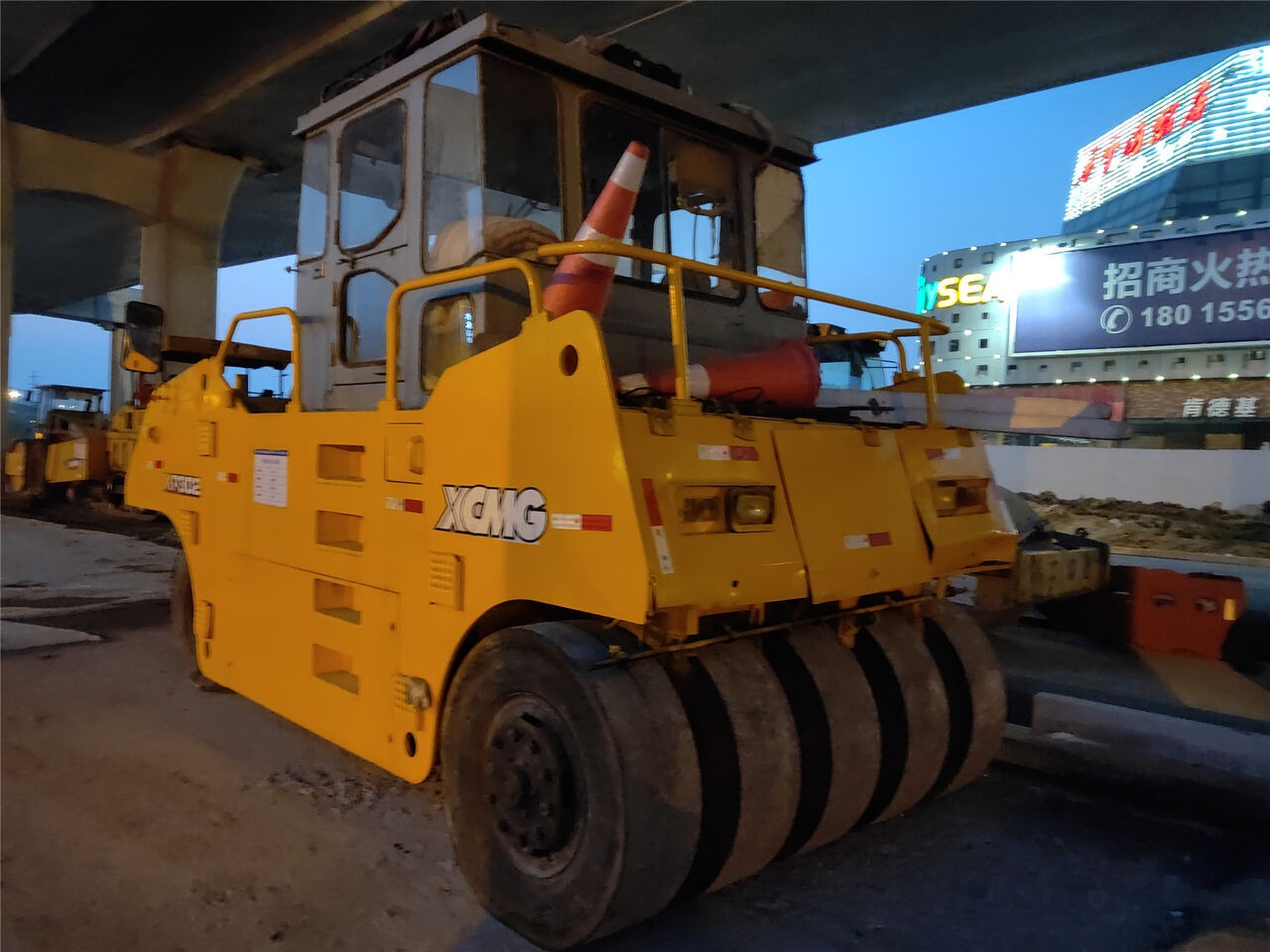 XCMG XP302 - Máy lăn khí nén: hình 4 XCMG XP302 - Máy lăn khí nén: hình 4